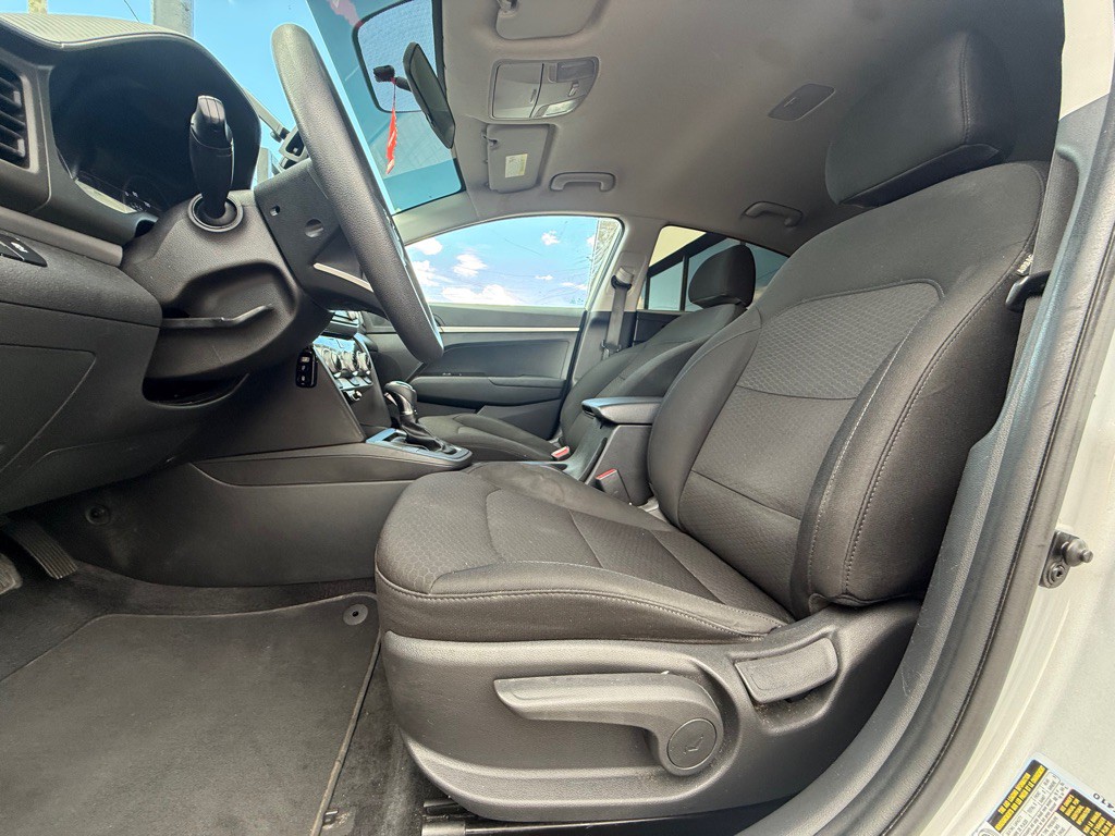 2019 Hyundai Elantra Image 10