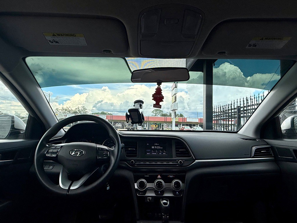2019 Hyundai Elantra Image 11