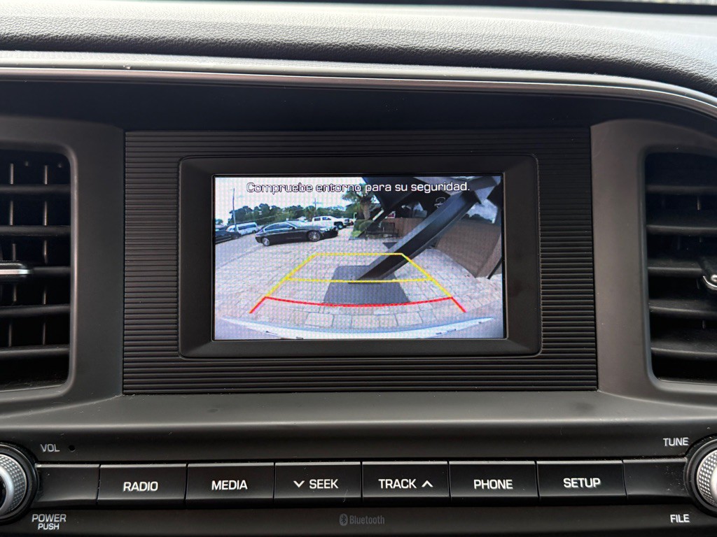 2019 Hyundai Elantra Image 12