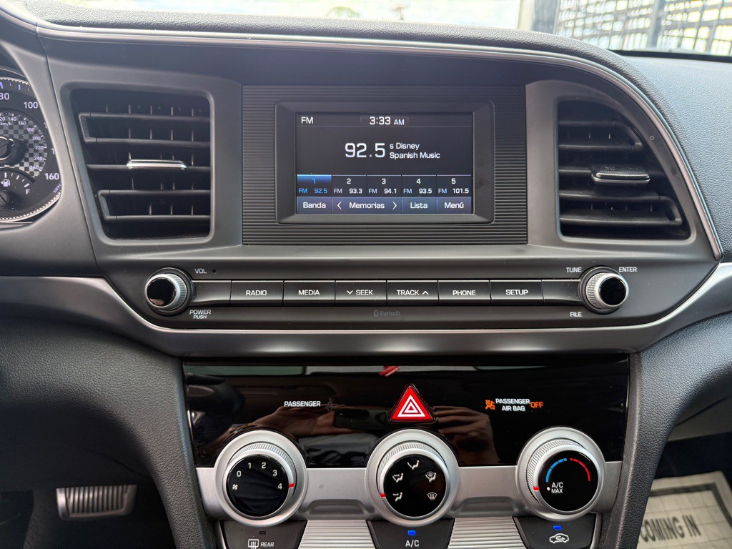 2019 Hyundai Elantra Image 13