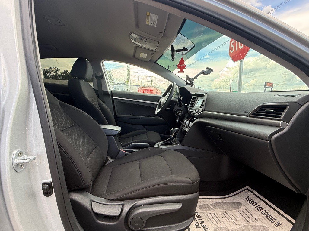 2019 Hyundai Elantra Image 17
