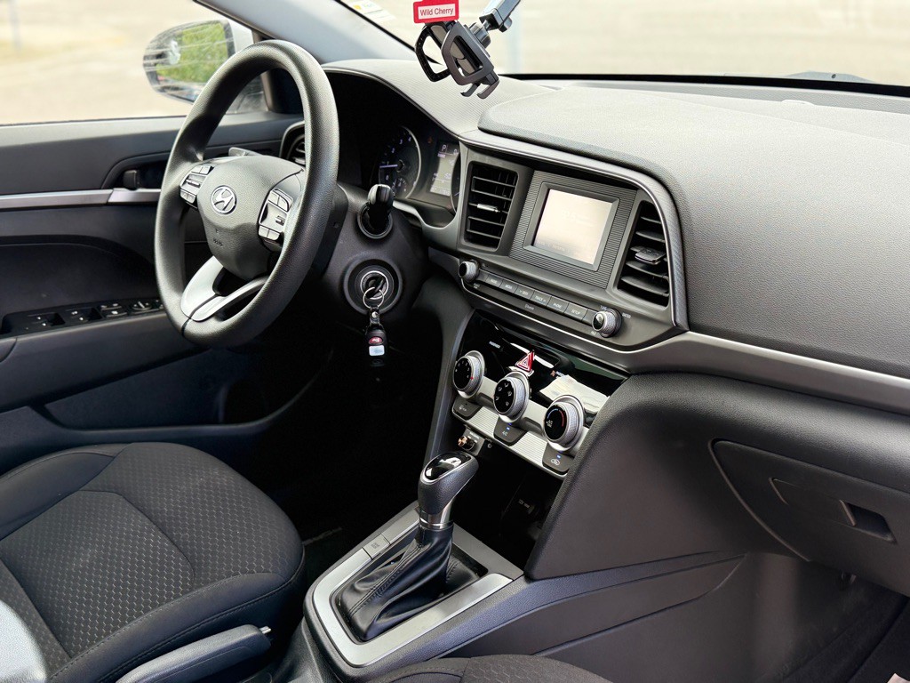 2019 Hyundai Elantra Image 18