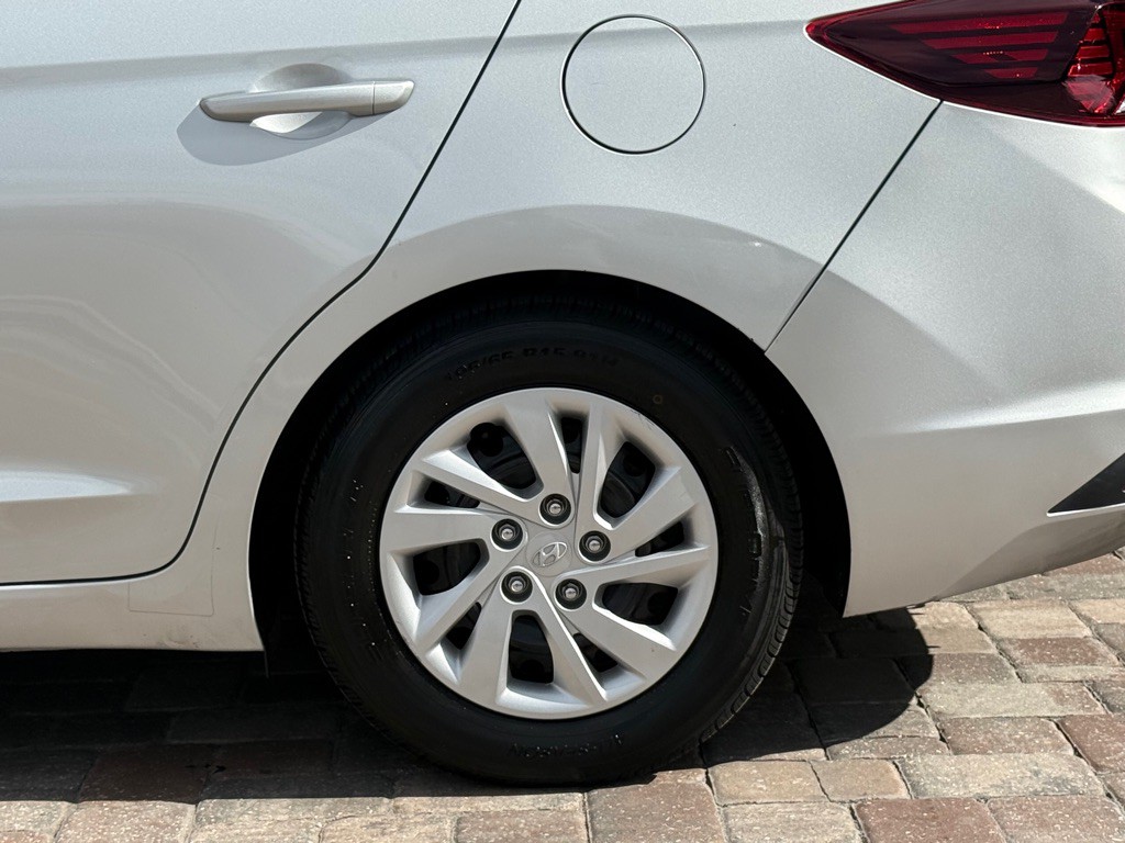 2019 Hyundai Elantra Image 24