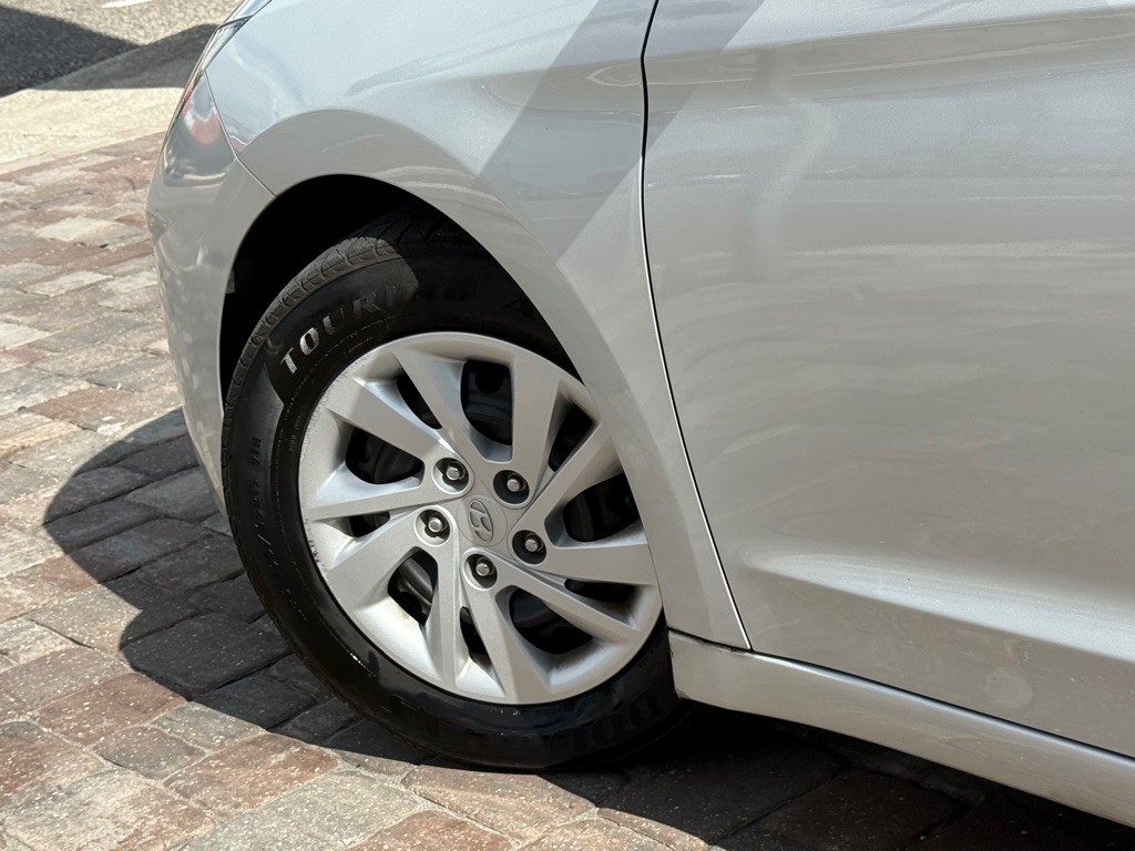 2019 Hyundai Elantra Image 25