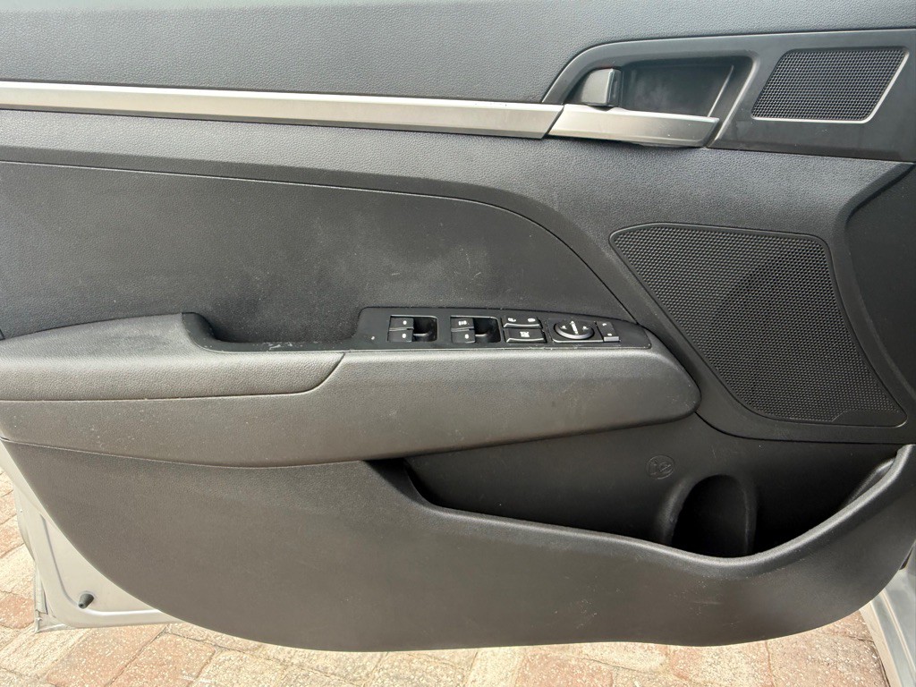 2019 Hyundai Elantra Image 26