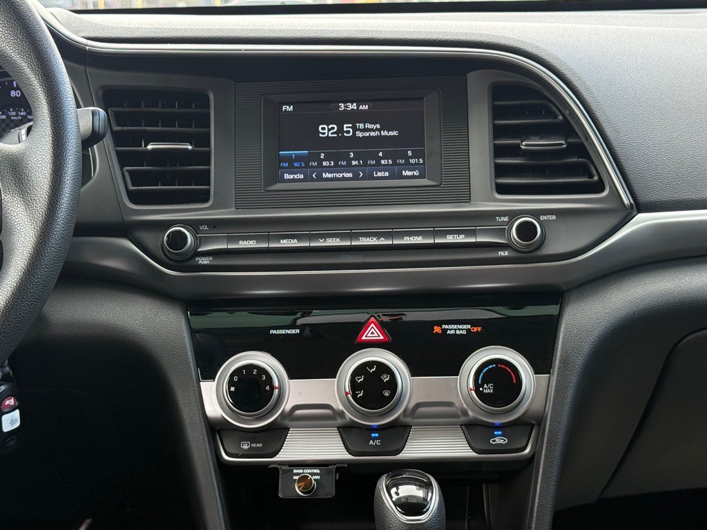 2019 Hyundai Elantra Image 29