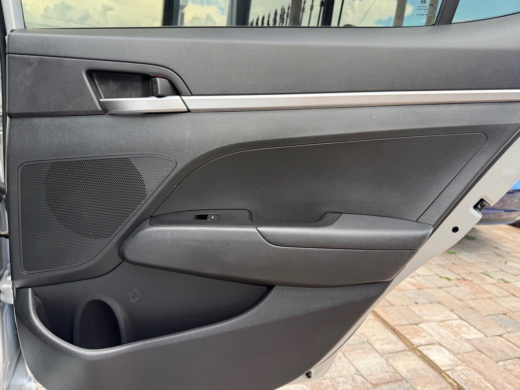 2019 Hyundai Elantra Image 30