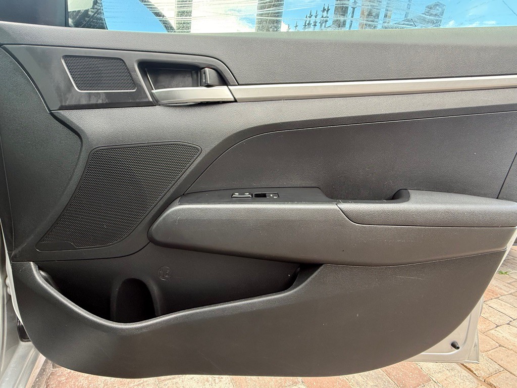 2019 Hyundai Elantra Image 31