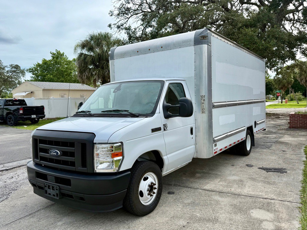 2022 Ford Econoline Image 2