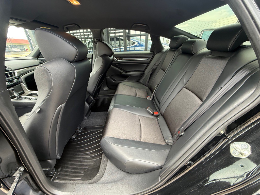 2018 Honda Accord Image 17