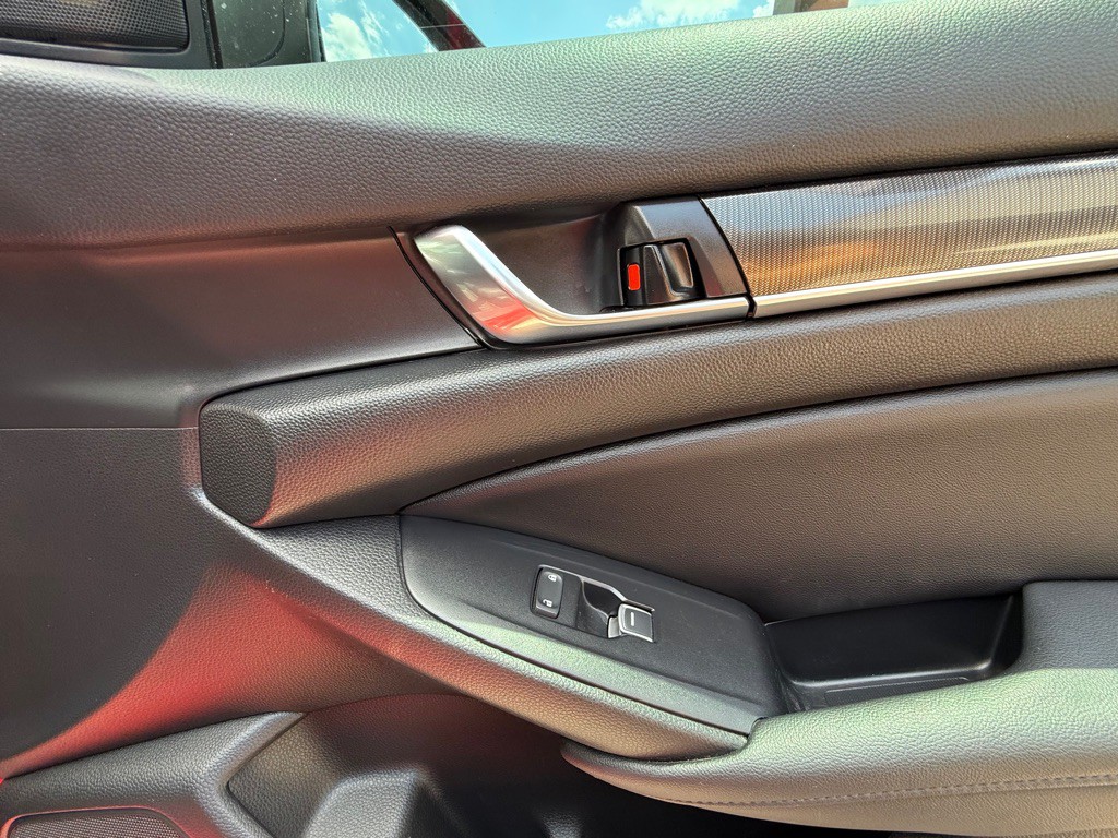 2021 Honda Accord Image 40