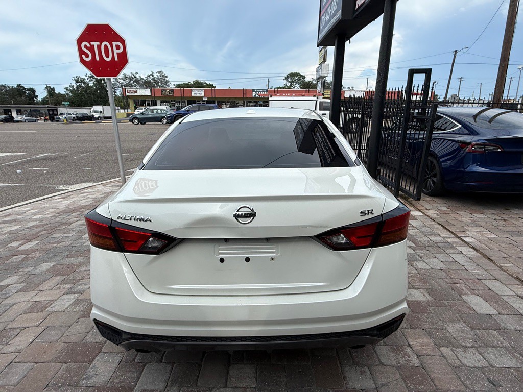 2019 Nissan Altima Image 9