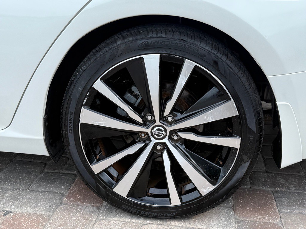 2019 Nissan Altima Image 10