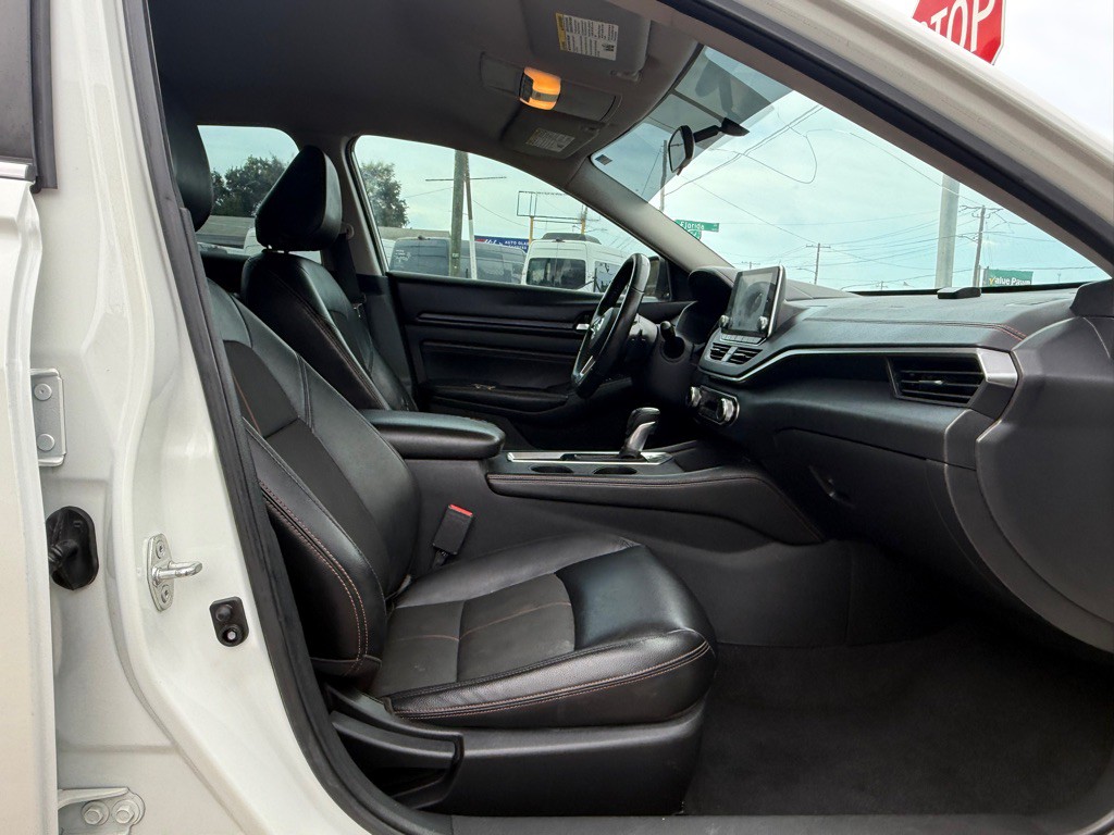 2019 Nissan Altima Image 12