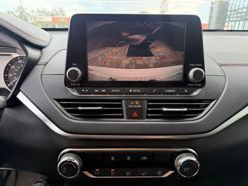 2019 Nissan Altima Image 18