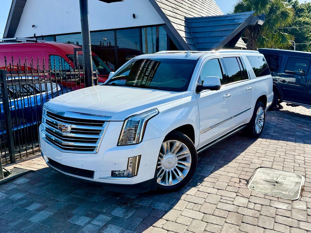 2019 Cadillac Escalade Image 1