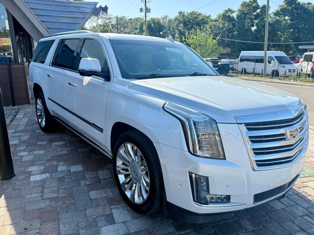 2019 Cadillac Escalade Image 2