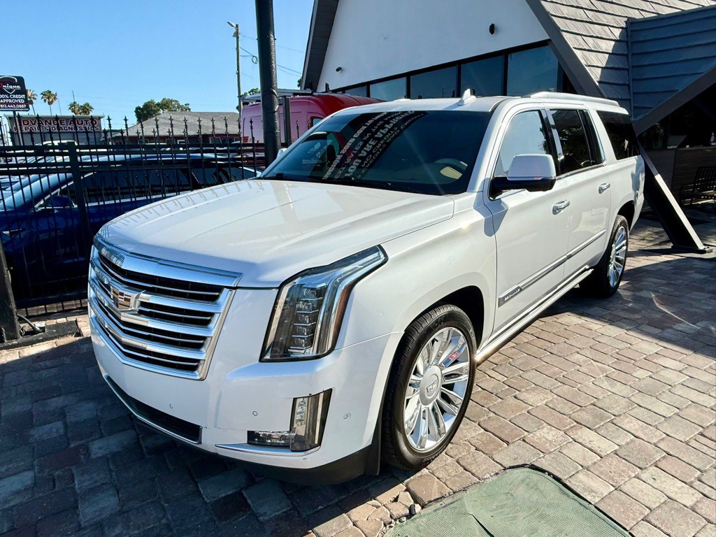 2019 Cadillac Escalade Image 3