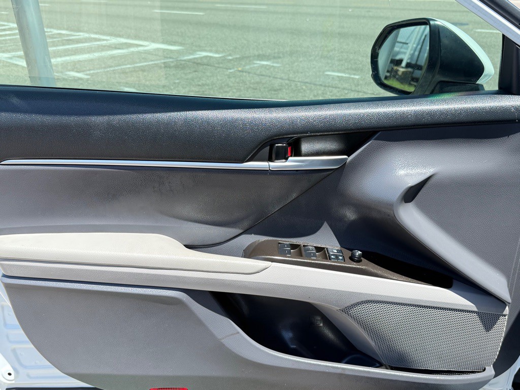 2021 Toyota Camry Image 32