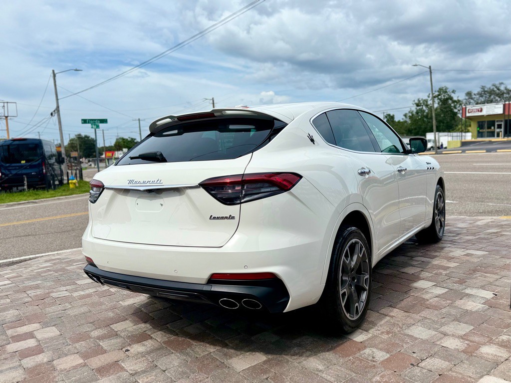 2023 Maserati Levante Image 8
