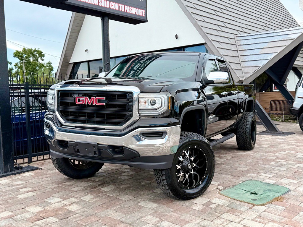 2017 GMC Sierra Image 1