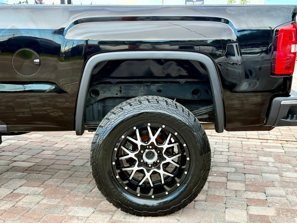 2017 GMC Sierra Image 9