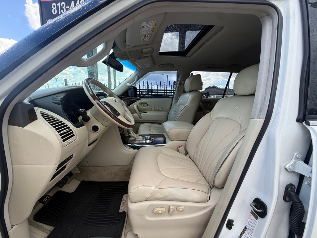 2012 INFINITI QX56 Image 9