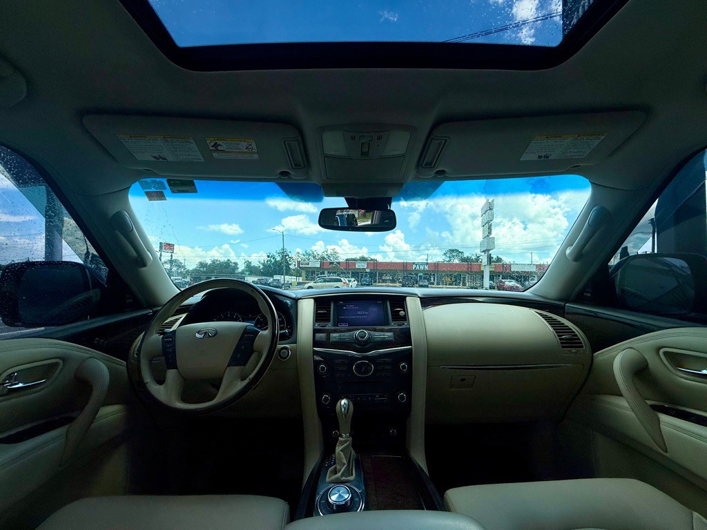 2012 INFINITI QX56 Image 10
