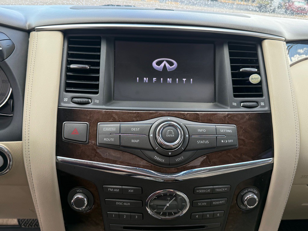2012 INFINITI QX56 Image 11