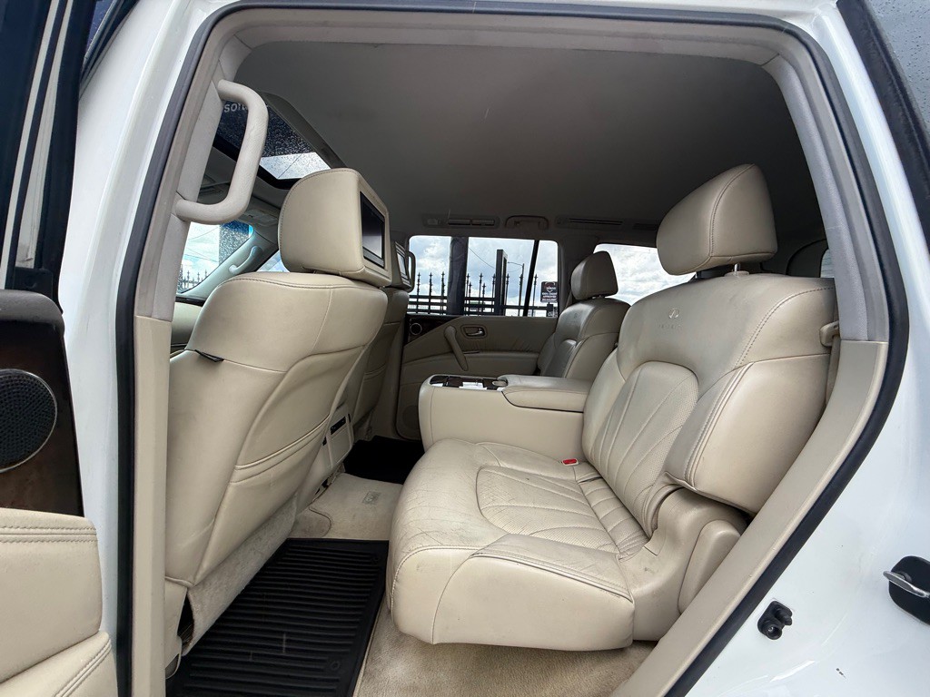 2012 INFINITI QX56 Image 13