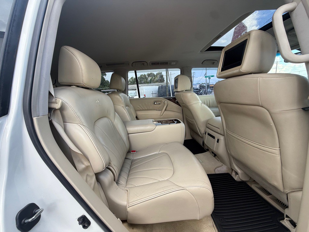 2012 INFINITI QX56 Image 16