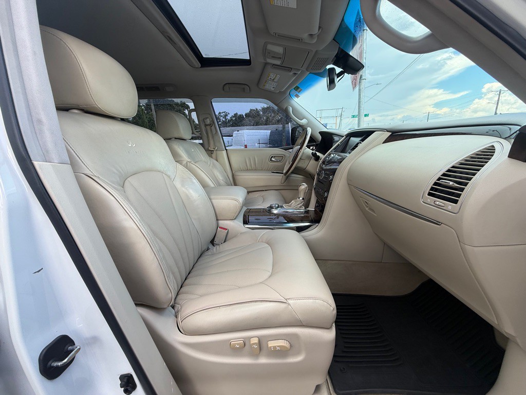 2012 INFINITI QX56 Image 17