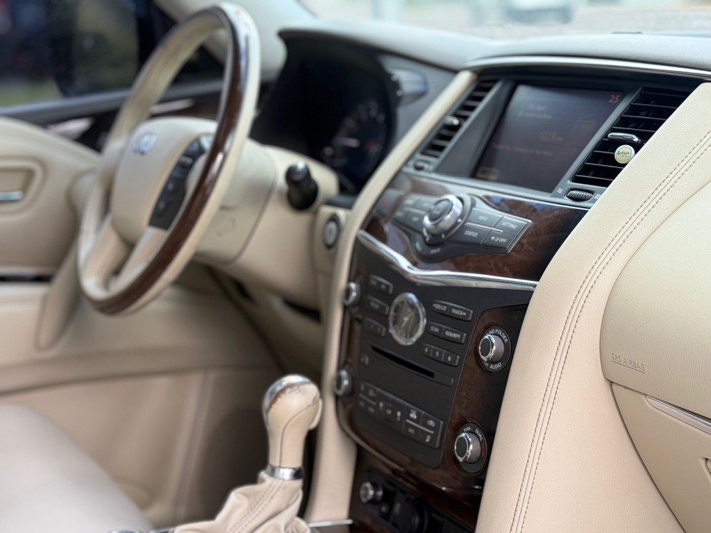 2012 INFINITI QX56 Image 18