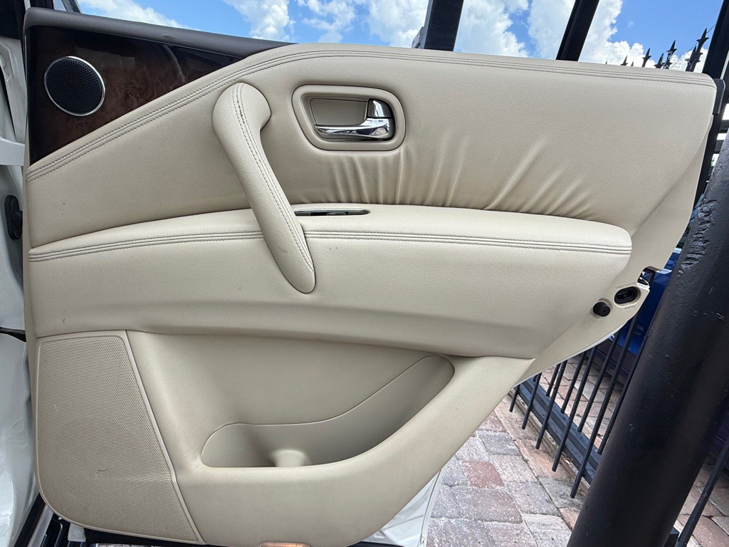 2012 INFINITI QX56 Image 28