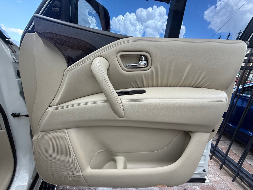 2012 INFINITI QX56 Image 29