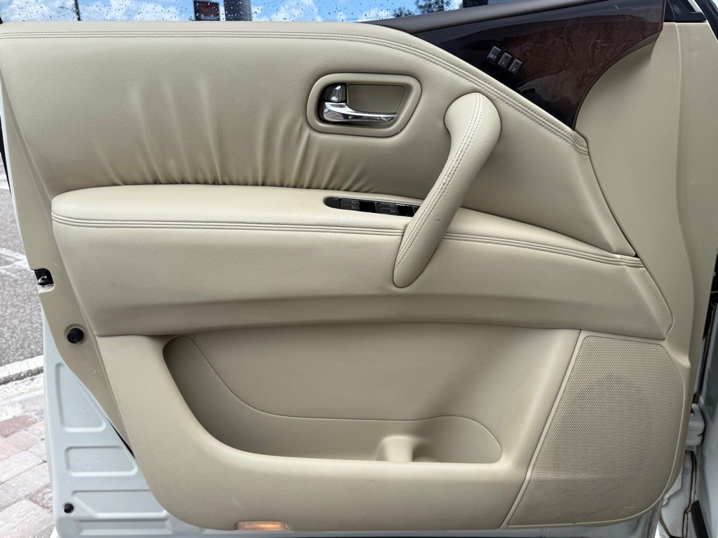 2012 INFINITI QX56 Image 26