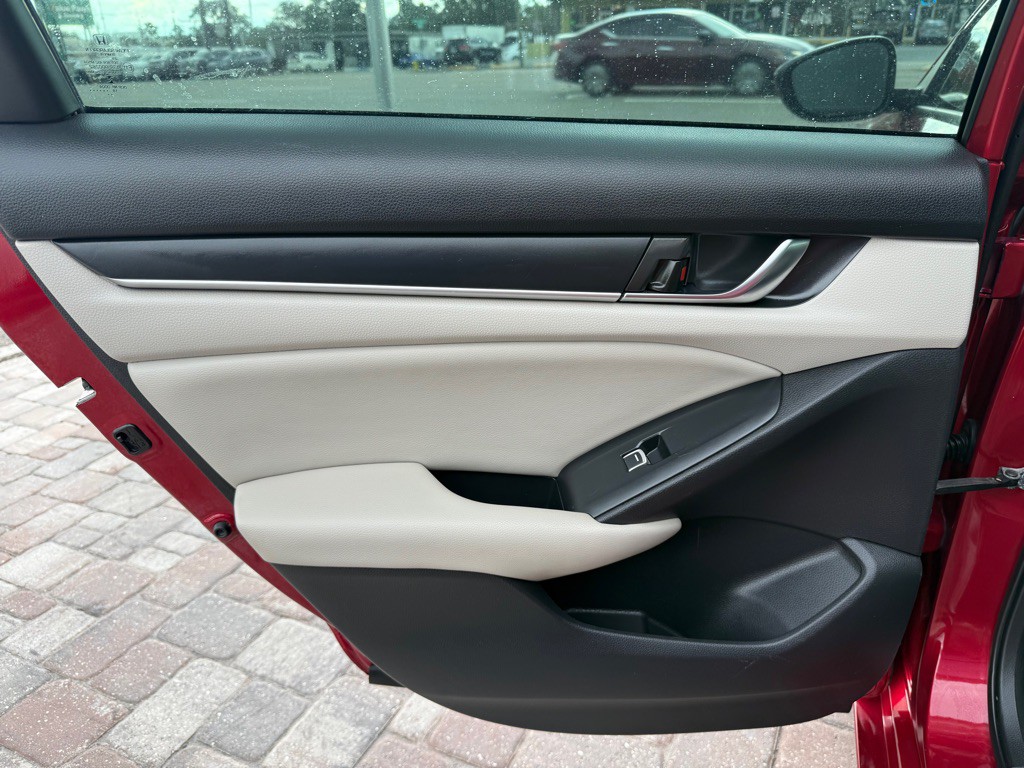 2018 Honda Accord Image 25