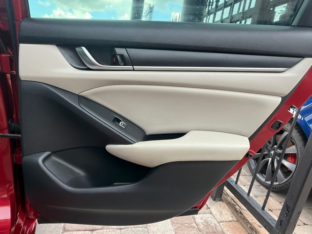 2018 Honda Accord Image 29