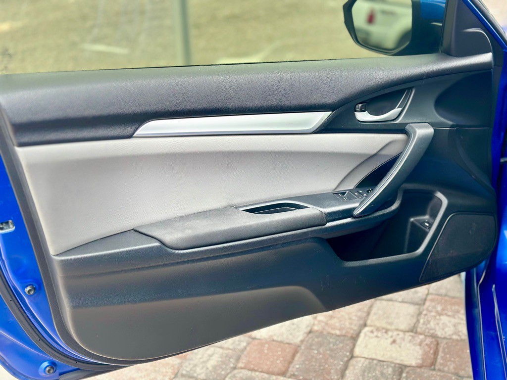 2018 Honda Civic Image 9