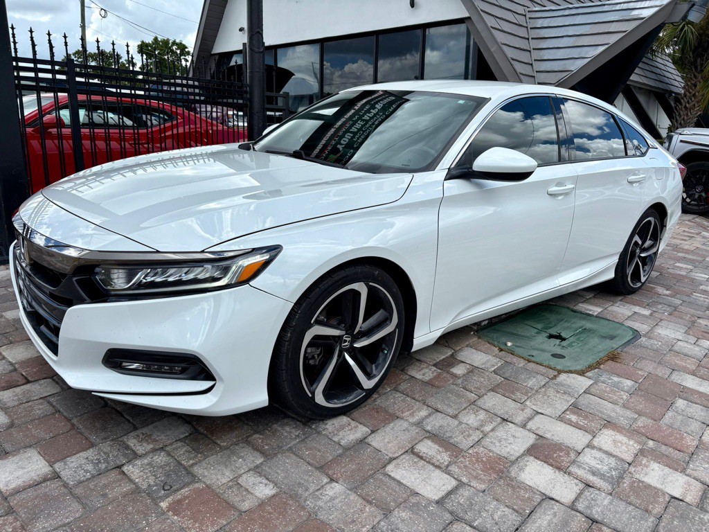 2019 Honda Accord Image 1