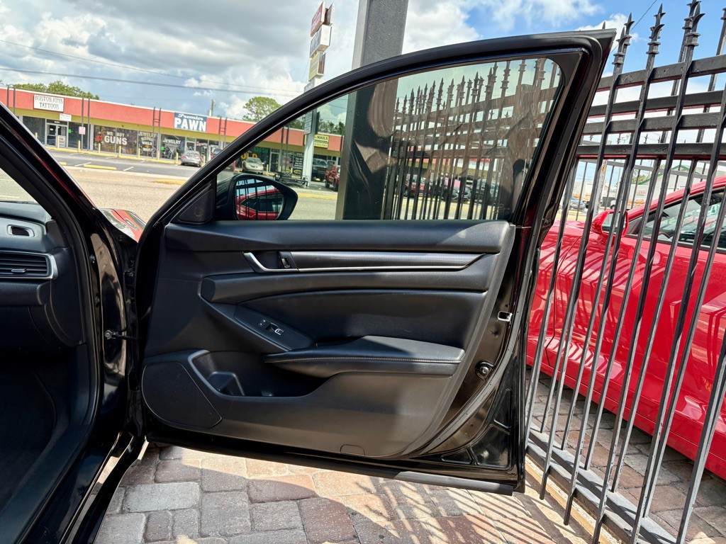 2018 Honda Accord Image 14