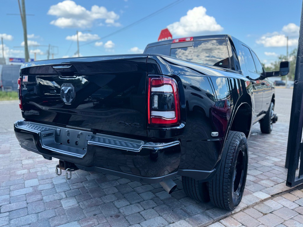 2022 RAM 3500 Image 9