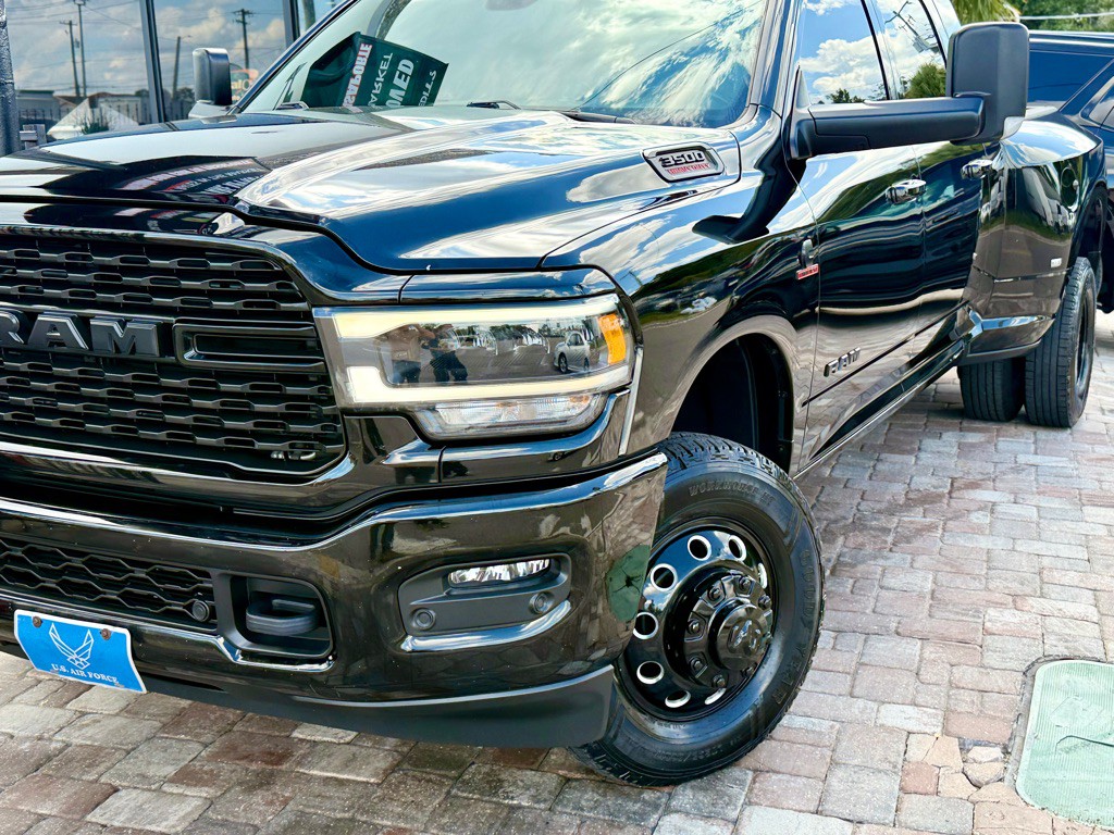 2022 RAM 3500 Image 13
