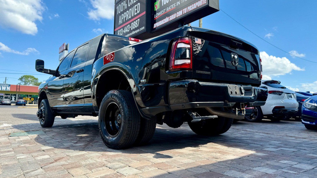 2022 RAM 3500 Image 30
