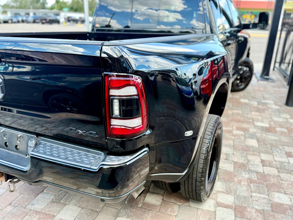 2022 RAM 3500 Image 33