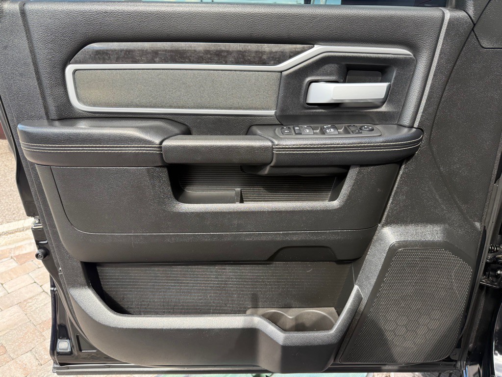 2022 RAM 3500 Image 36