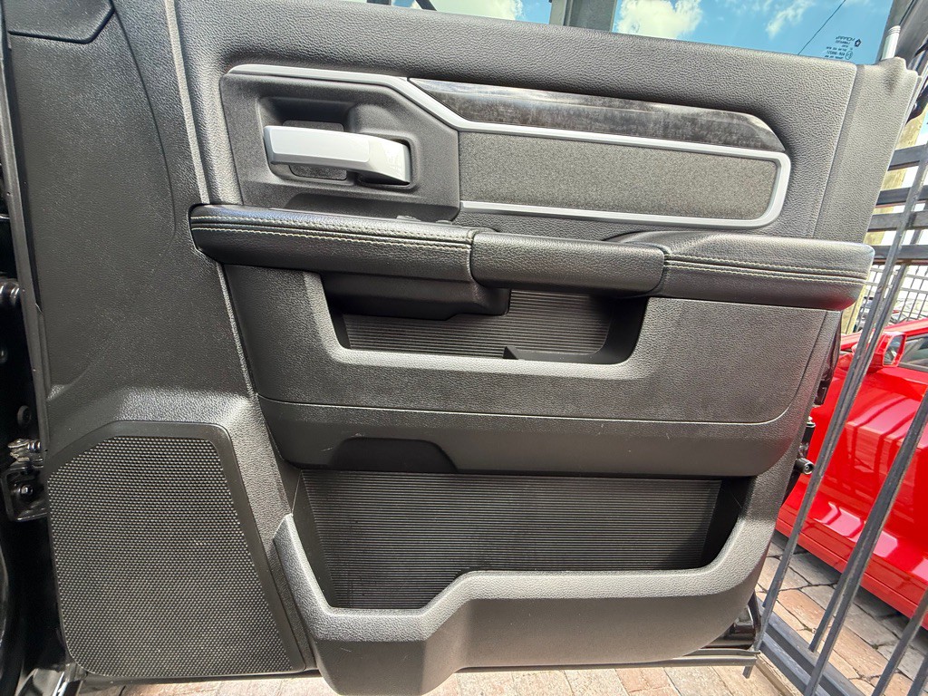 2022 RAM 3500 Image 40
