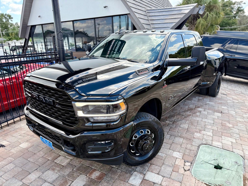 2022 RAM 3500 Image 3