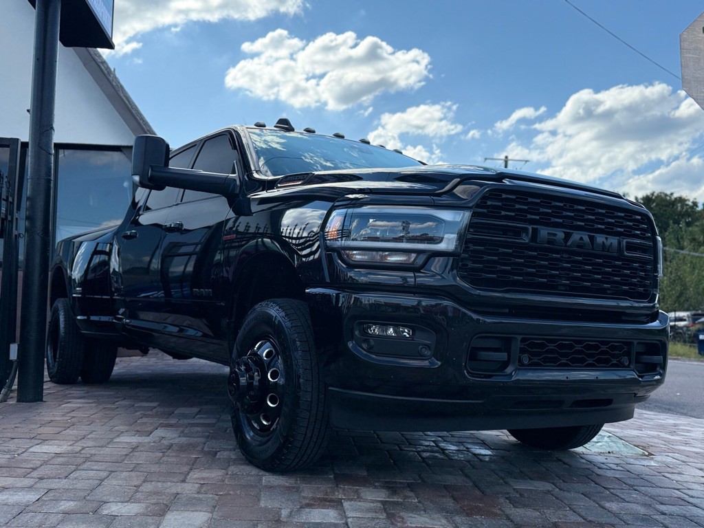 2022 RAM 3500 Image 4