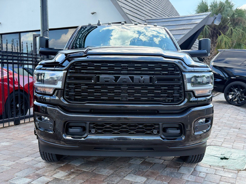 2022 RAM 3500 Image 5